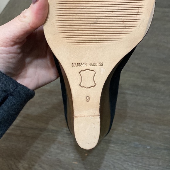 MADISON HARDING WEDGE T STRAP HEELS | Size 9 - Picture 13 of 14